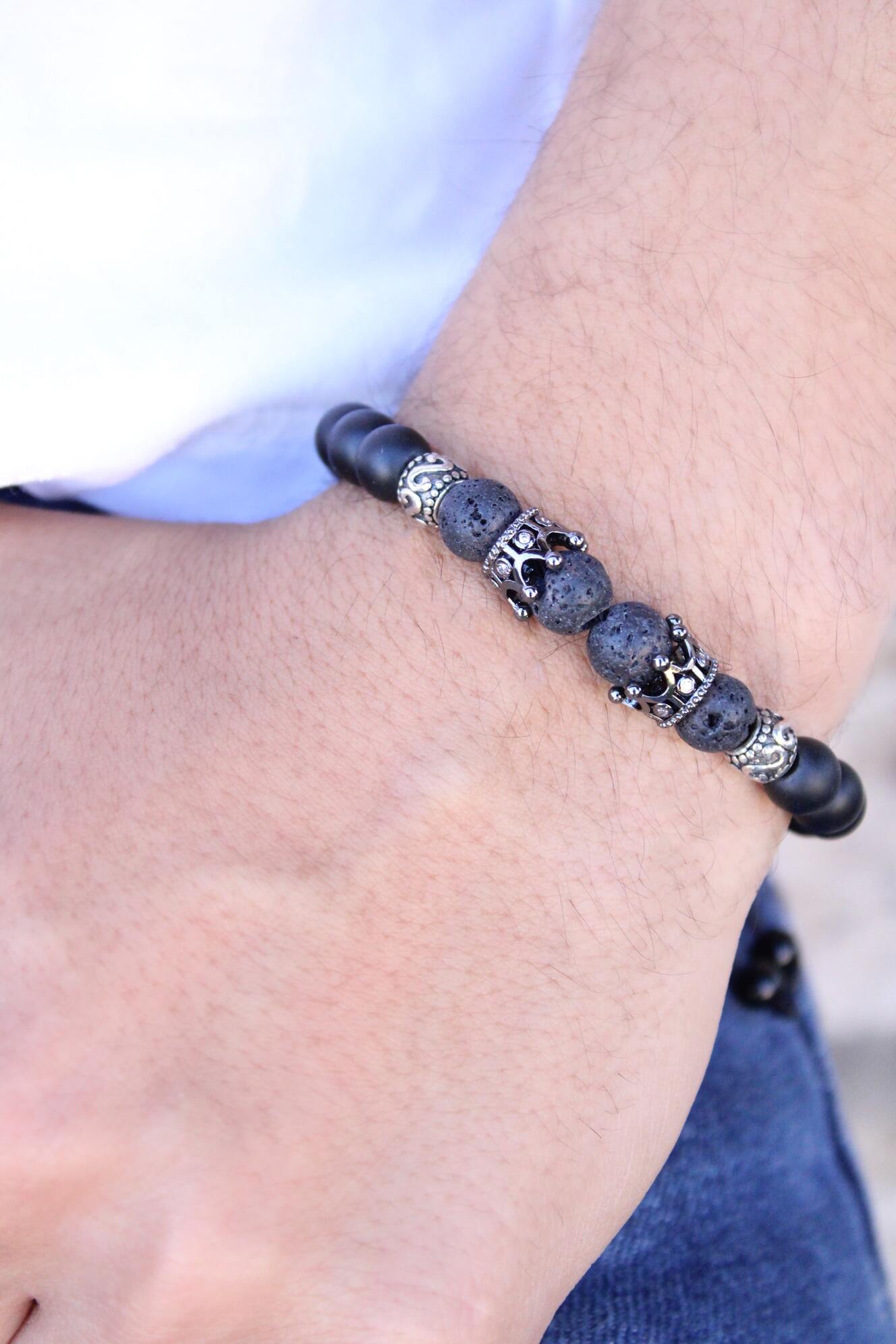 Pulsera Piedra Volcanica Hombre Con Coronas