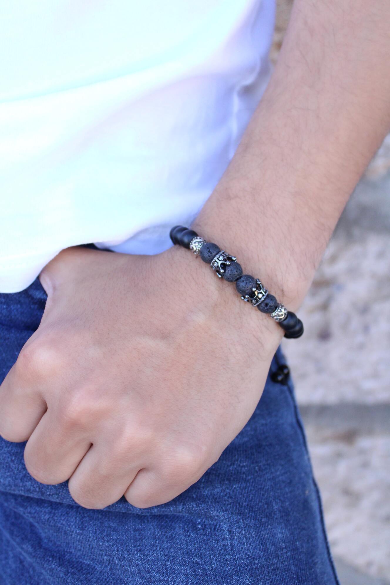Pulsera Piedra Volcanica Hombre Con Coronas